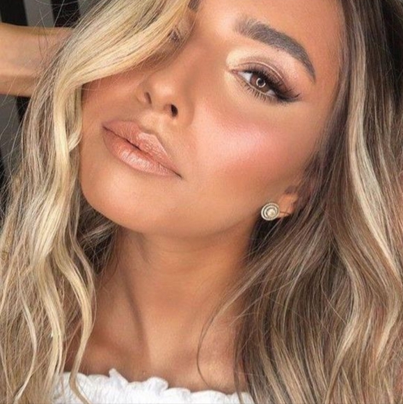 BOBBI BROWN Afternoon Glow Highligher (Pink Shimmer With Purple-ish Sheen) - Picture 5 of 16